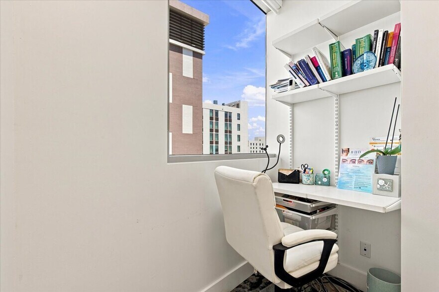 More Photos Of 2920-2950 NE 207th St, Aventura Unknown For Lease
