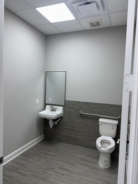 More Photos Of 26717 Westheimer Pky, Katy Flex For Sale