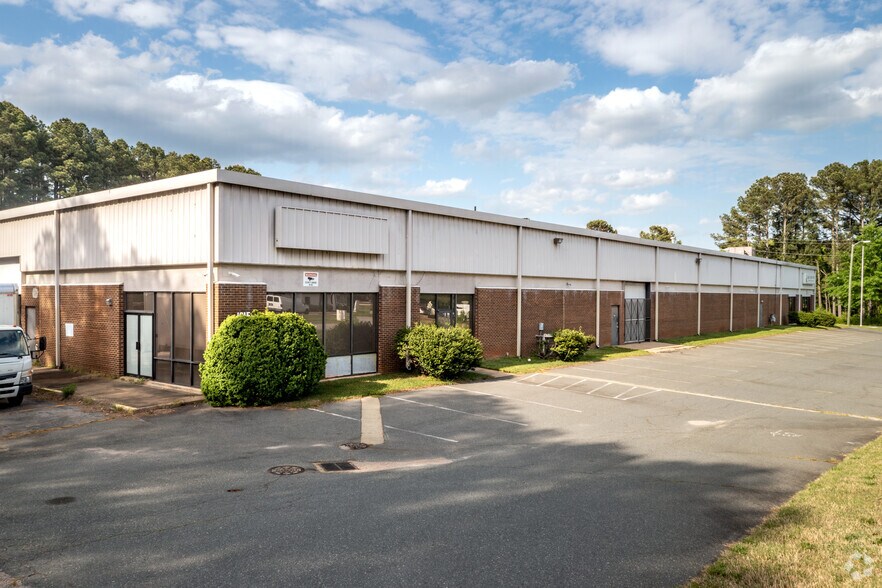 More Photos Of 1904 New Hope Church Rd, Raleigh Flex For Lease