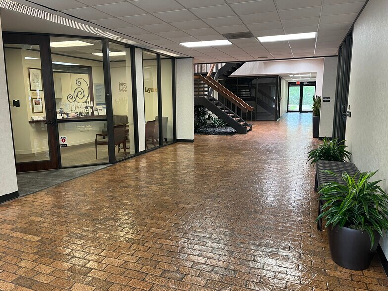 More Photos Of 600 Rockmead Dr, Kingwood Office For Lease