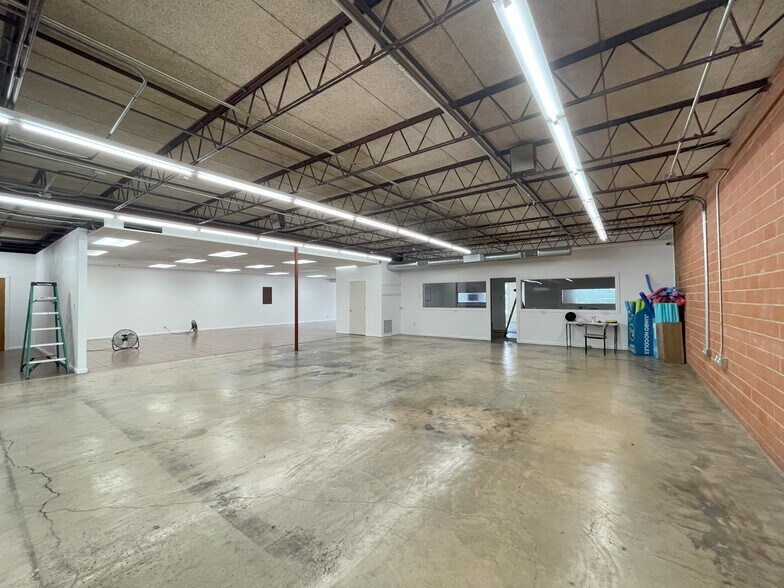 More Photos Of 1202 N Flores St, San Antonio Loft Creative Space For Sale