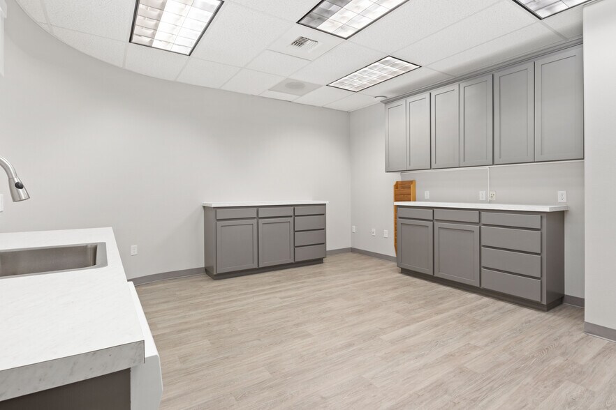 More Photos Of 350 Miller St SE, Salem Office For Sale