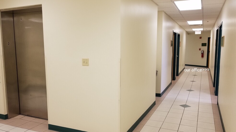 More Photos Of 7802 Kingspointe Pky, Orlando Office For Lease