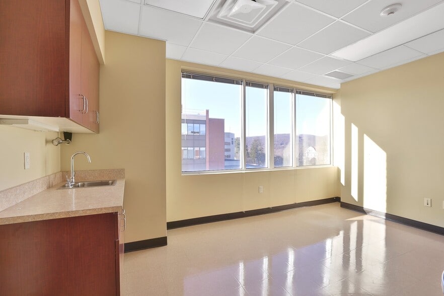 More Photos Of 249-285 Lafayette Ave, Suffern Hospital For Lease