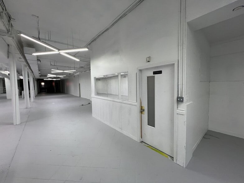 More Photos Of 813 Chapel St, New Haven Freestanding For Lease