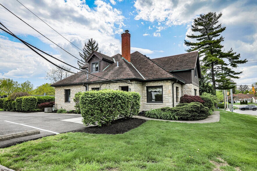 More Photos Of 5760 N High St, Worthington Office For Lease