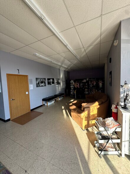 More Photos Of 728 Schelfhout Ln, Kimberly Freestanding For Lease