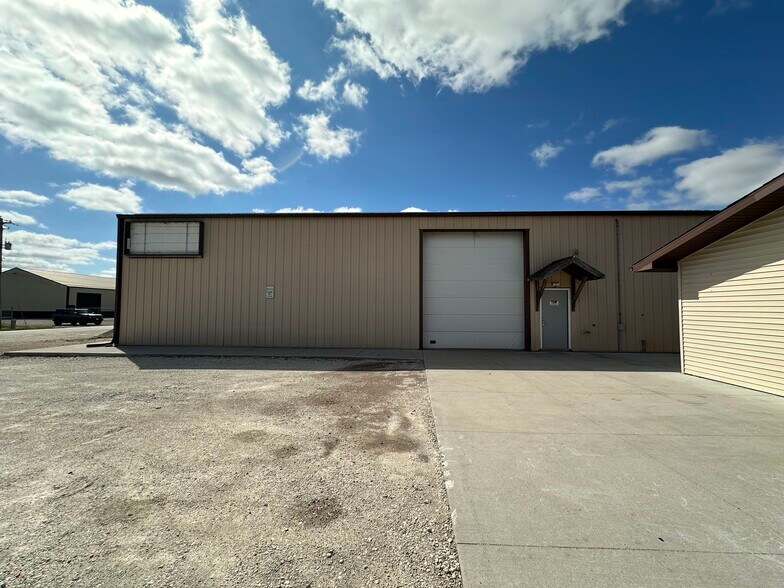 More Photos Of 111 Walnut Ln, Colona Warehouse For Lease