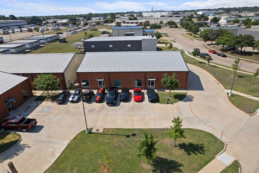 More Photos Of 414 Powerhouse St, McKinney Warehouse For Lease