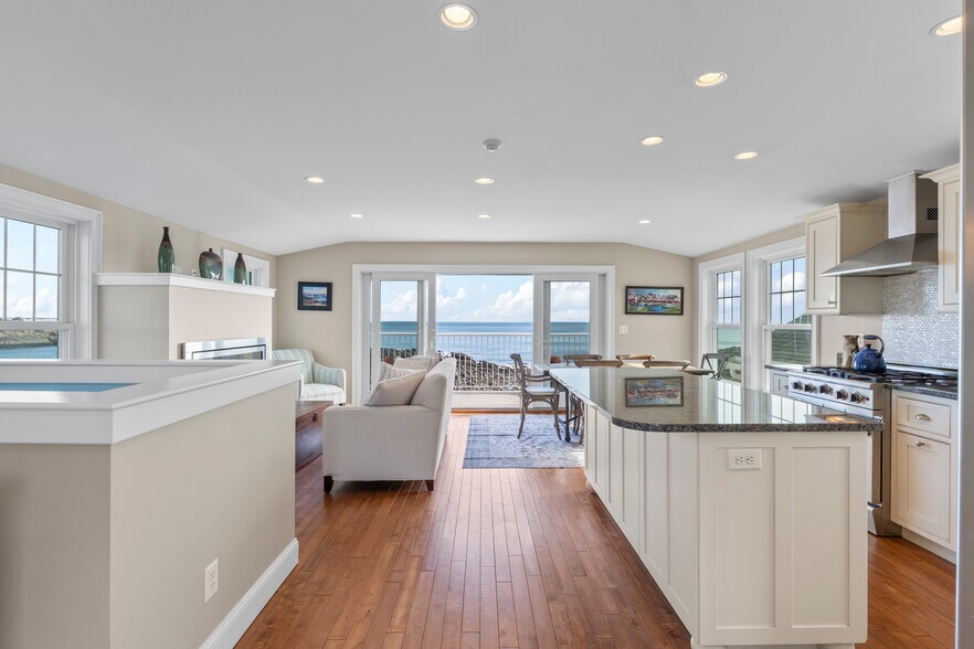 More Photos Of 113 113, 115 & 117 Perkins Cove, Ogunquit General Retail For Sale
