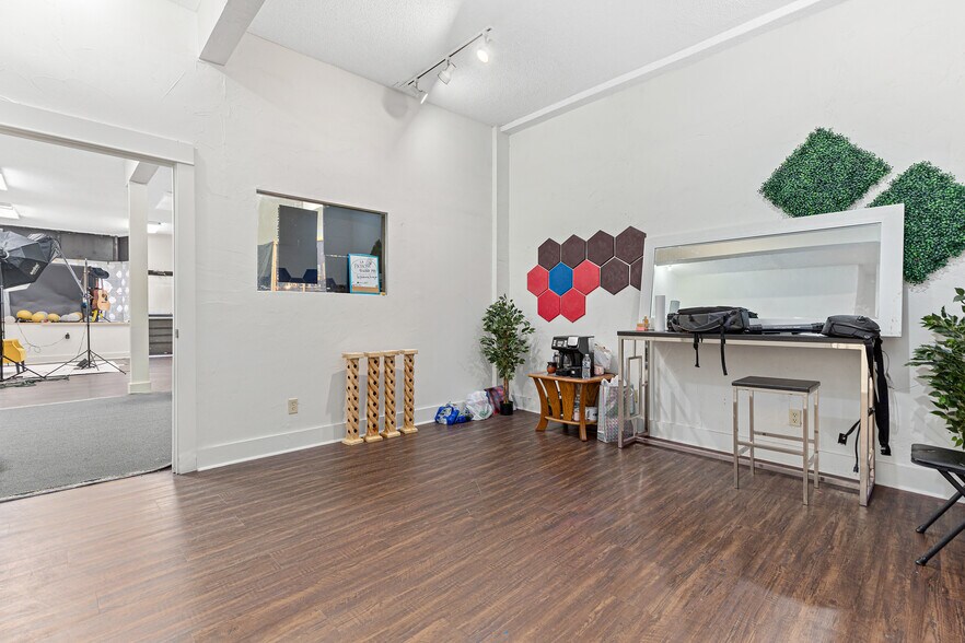 More Photos Of 3805 Chicago Ave, Minneapolis Storefront Retail Residential For Sale