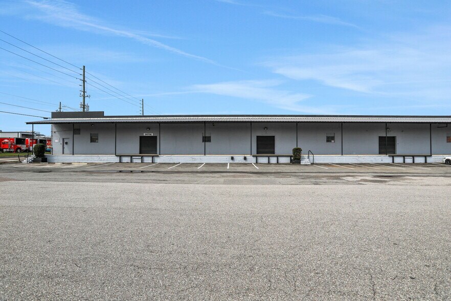 More Photos Of 1500-1526 Industrial Blvd, Jacksonville Warehouse For Lease