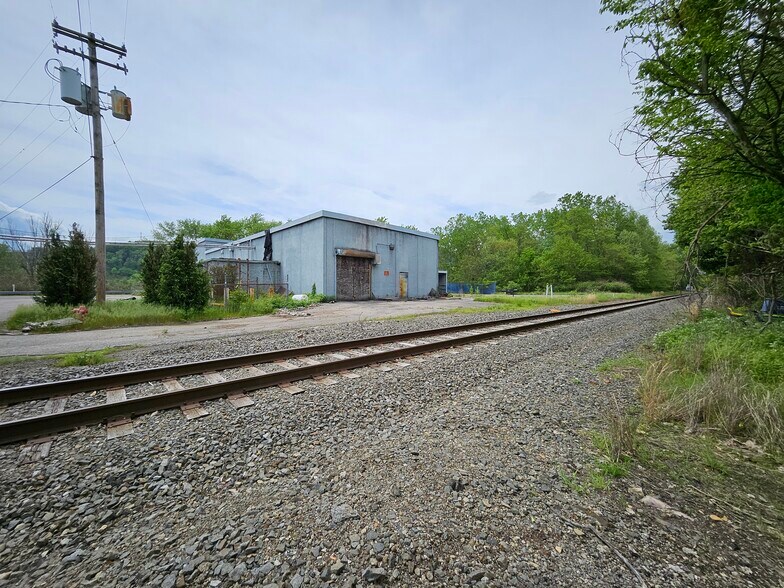 More Photos Of 1020 Industrial Park Rd, New Cumberland Warehouse For Sale