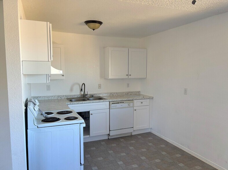 More Photos Of 20961 83rd St, California City Apartments For Sale