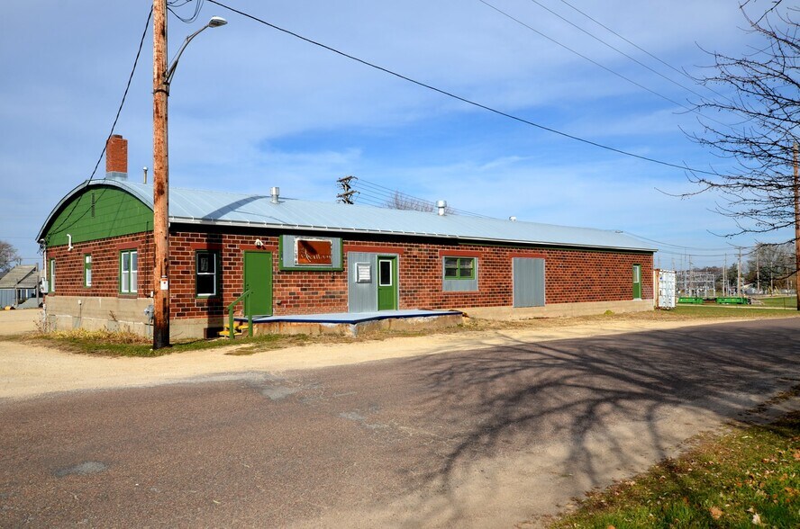More Photos Of 514 Railroad Ave, Viroqua Manufacturing For Sale
