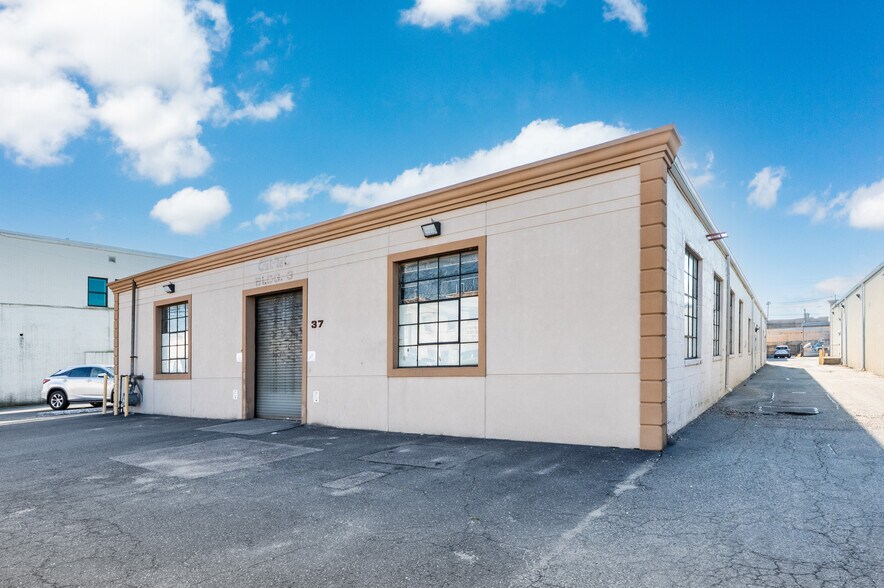 More Photos Of 36 Sylvester St, Westbury Manufacturing For Lease