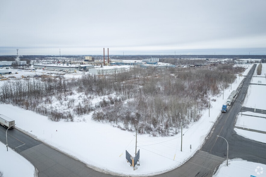 More Photos Of 25 Rue Léon-Malouin, Coteau-du-lac Distribution For Sale