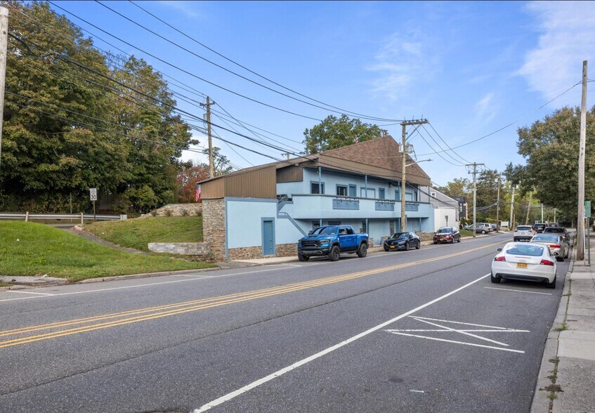 More Photos Of 120-124 Laurel Rd, East Northport Freestanding For Sale