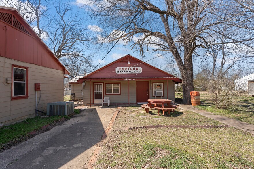 More Photos Of 300 Range St, Marshall Multifamily For Sale