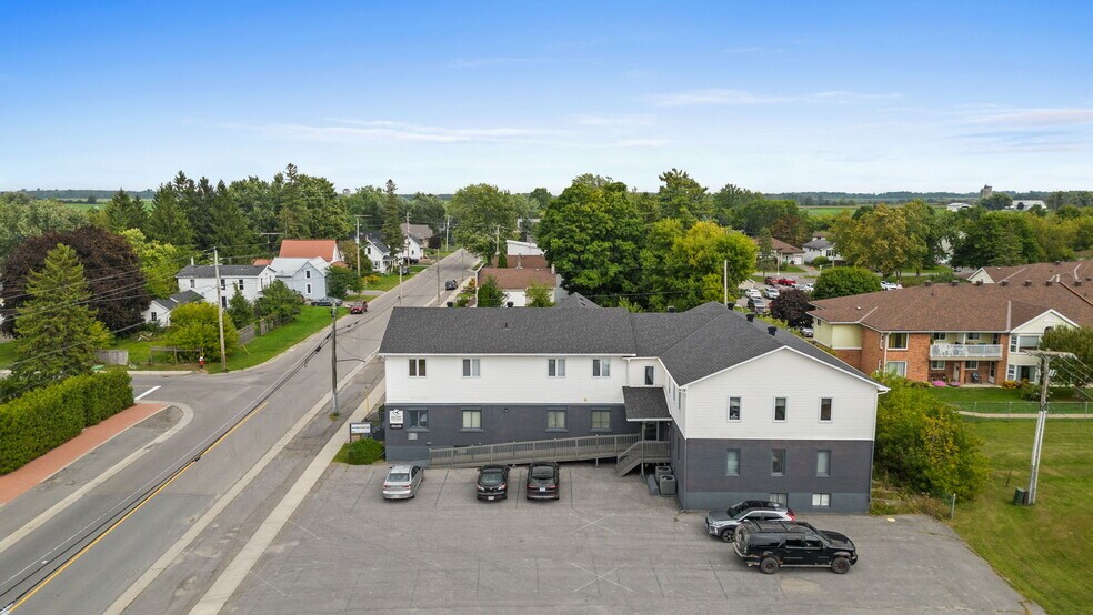 More Photos Of 457 Main St E, Winchester Medical For Sale