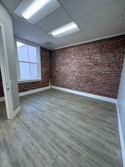 More Photos Of 138-142 S K St, Tulare Storefront Retail Office For Lease