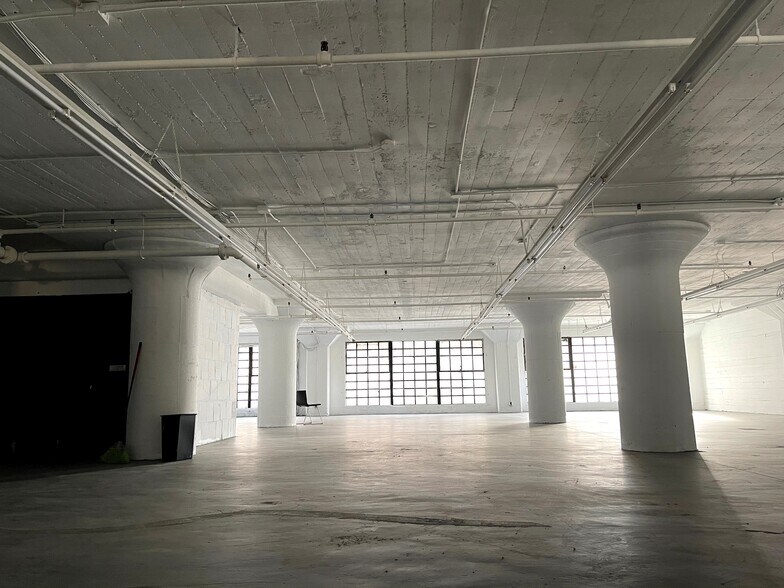 More Photos Of 1114 S Los Angeles St, Los Angeles Warehouse For Lease