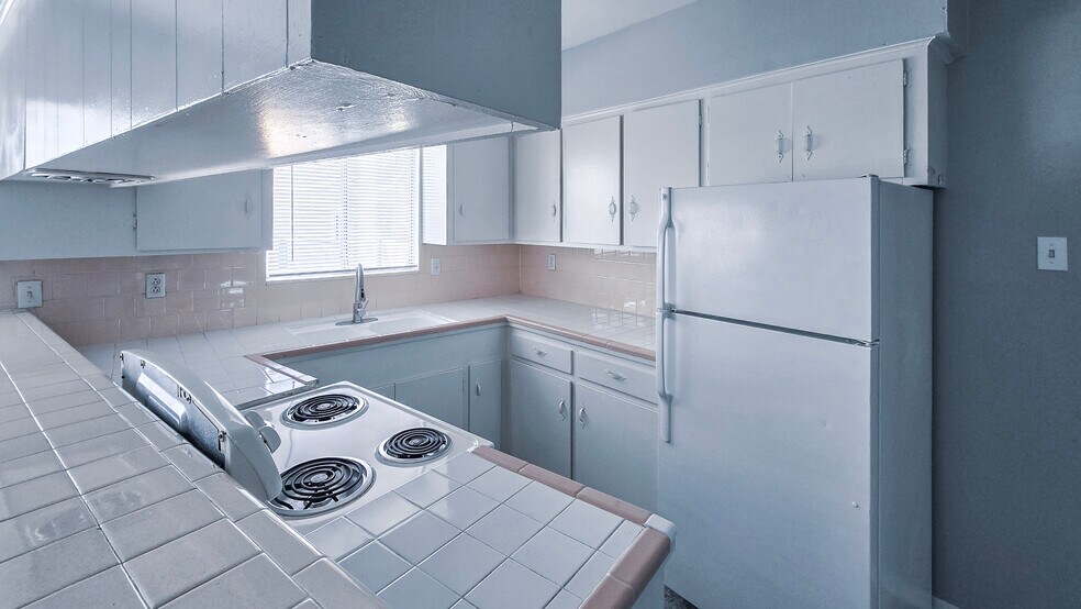 More Photos Of 8311 Winkler Rd, Houston Apartments For Sale