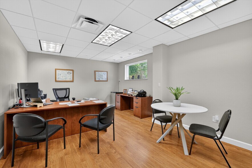 More Photos Of 2721 Pemberton Dr, Apopka Warehouse For Lease