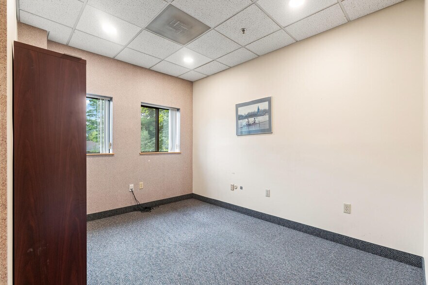 More Photos Of 63 Shore Rd, Winchester Medical For Lease