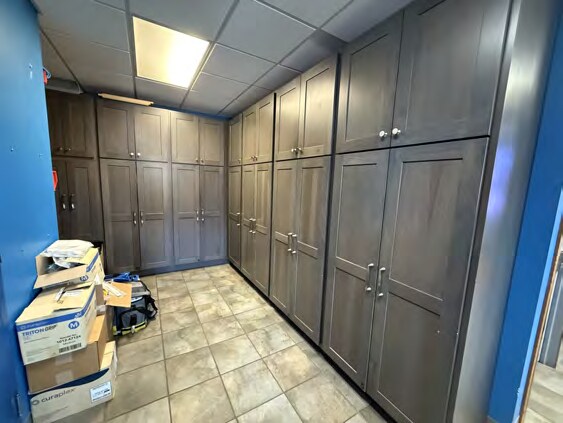 More Photos Of 922 S Park St, Madison Flex For Sale
