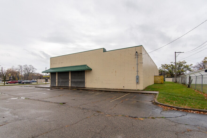 More Photos Of 1115 Genesee ave, Saginaw General Retail For Sale