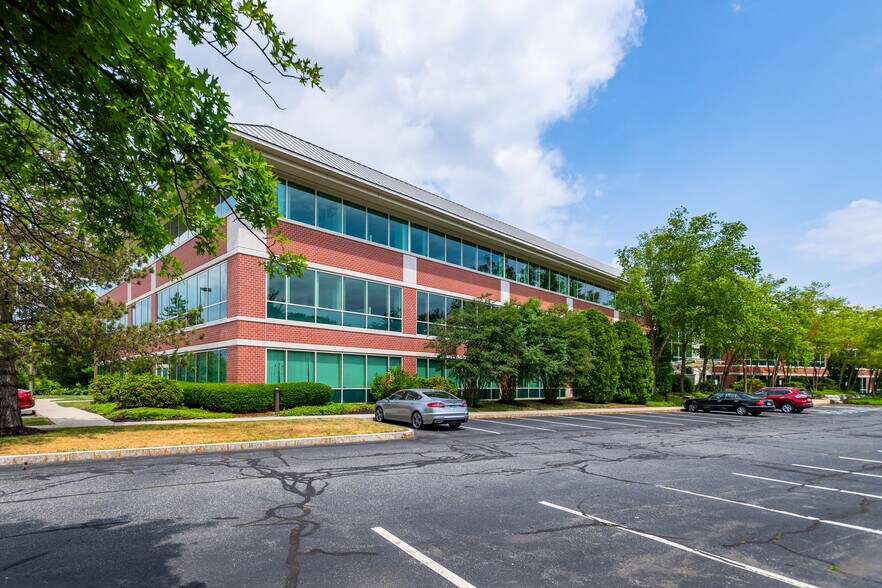 More Photos Of 400 Donald J Lynch Blvd, Marlborough Unknown For Lease