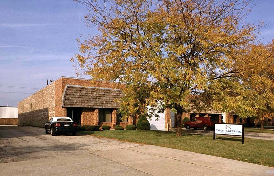 Primary Photo Of 850-880 Touhy Ave, Elk Grove Village Warehouse For Lease
