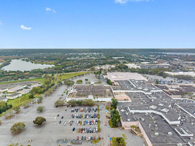 More Photos Of 3520 US Highway 98 N, Lakeland Department Store For Lease