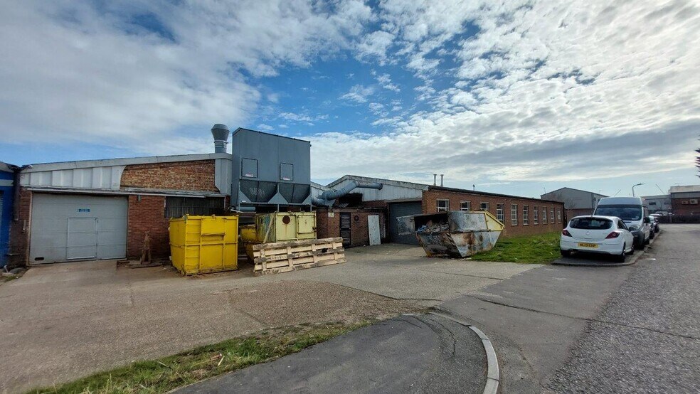 More Photos Of Robert Way, Wickford Warehouse For Lease