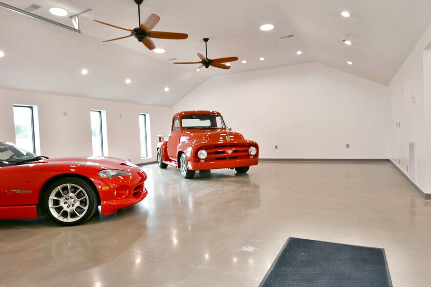 More Photos Of 3019 Parkman Rd NW, Warren Flex For Sale