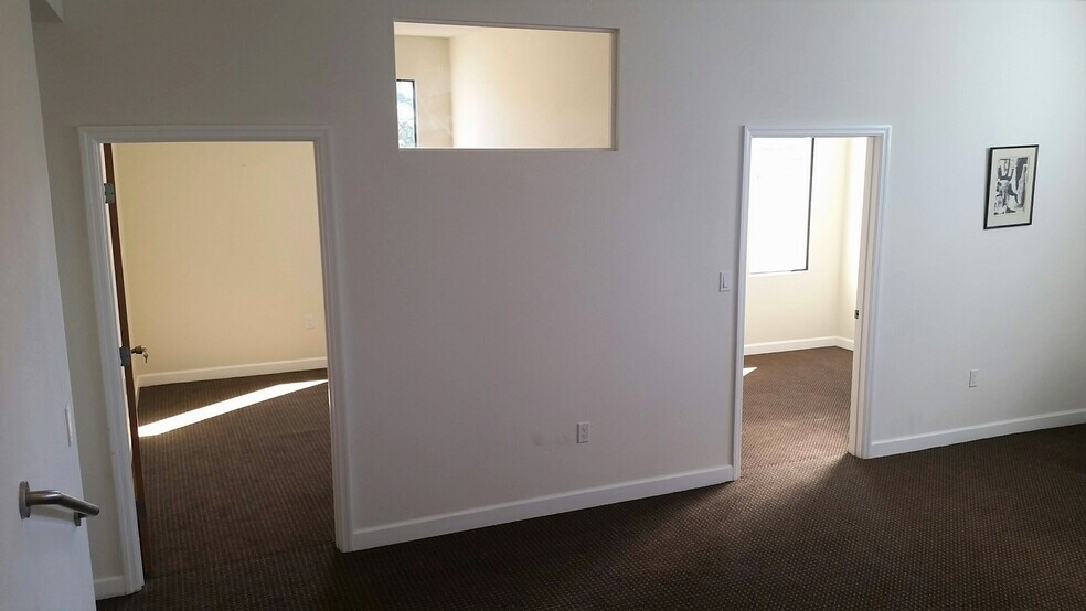 More Photos Of 7910 N Tamiami Trl, Sarasota Office For Lease