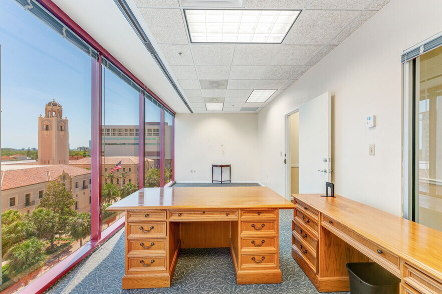 More Photos Of 2033 Main St, Sarasota Office For Lease
