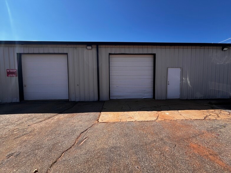More Photos Of 2171 Anderson Rd, Greenville Warehouse For Lease