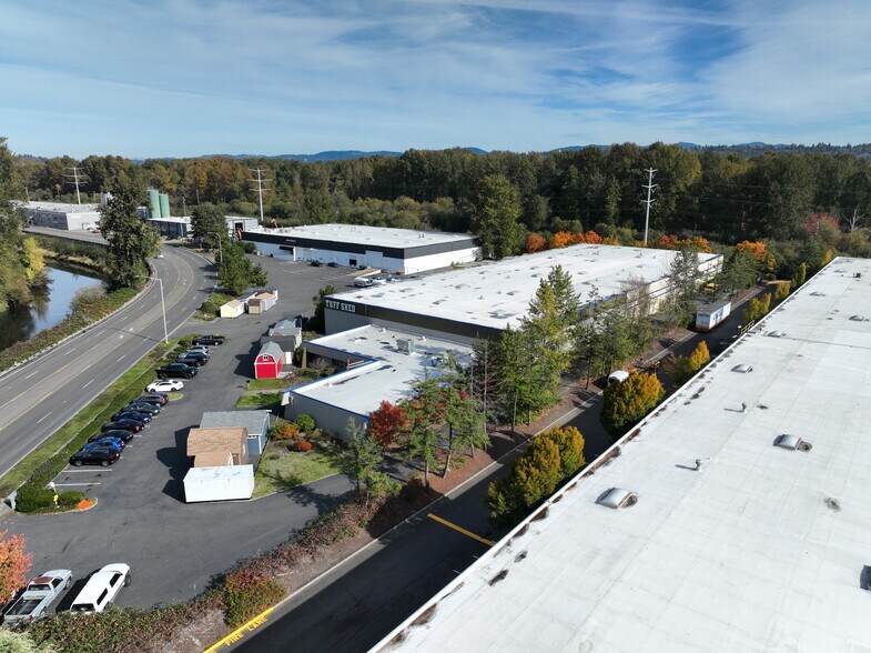 More Photos Of 17500 W Valley Hwy, Tukwila Warehouse For Lease