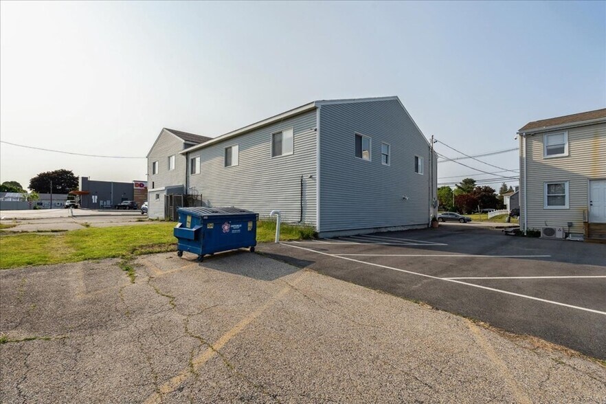 More Photos Of 310-312 Wilbur Ave, Swansea Office For Lease