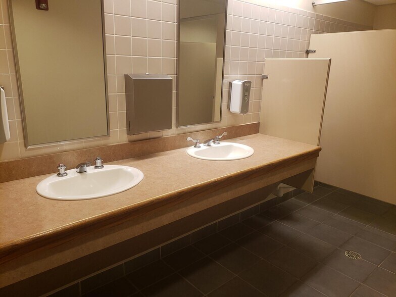 More Photos Of 8189 U.S. Highway 70, Waurika Office For Sale