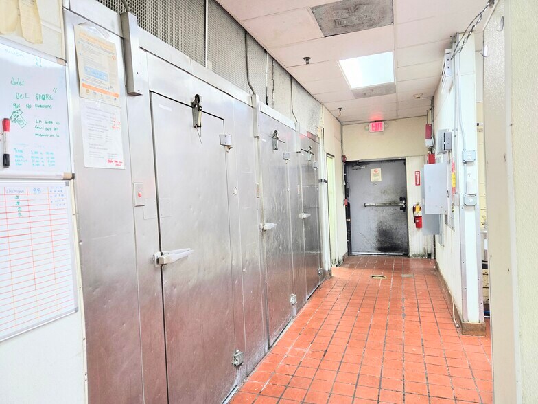 More Photos Of 9850 Milwaukee Ave, Glenview Fast Food For Sale