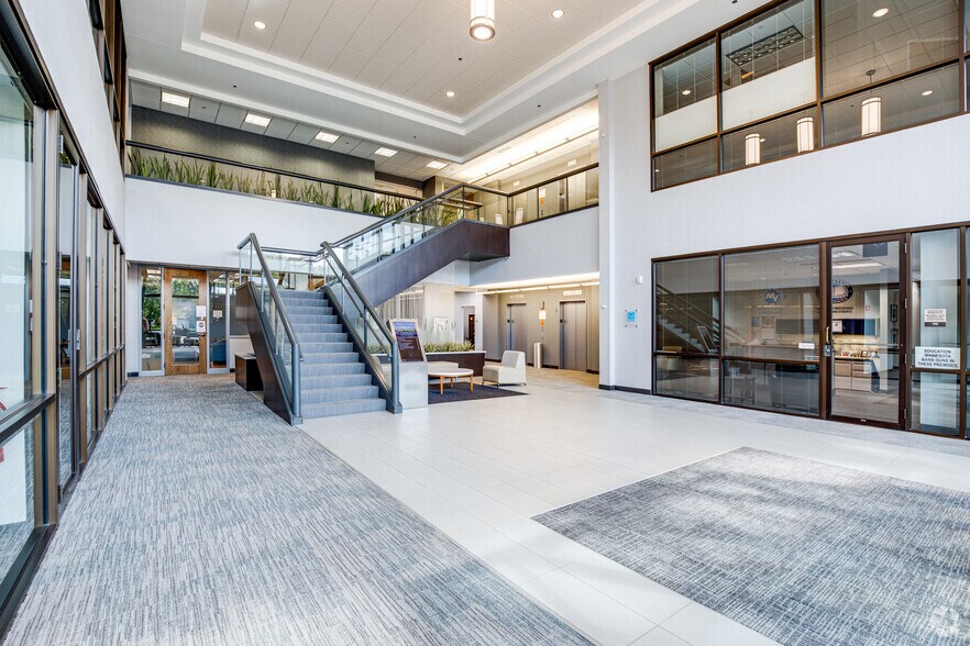 More Photos Of 900 Long Lake Rd, New Brighton Office For Sale