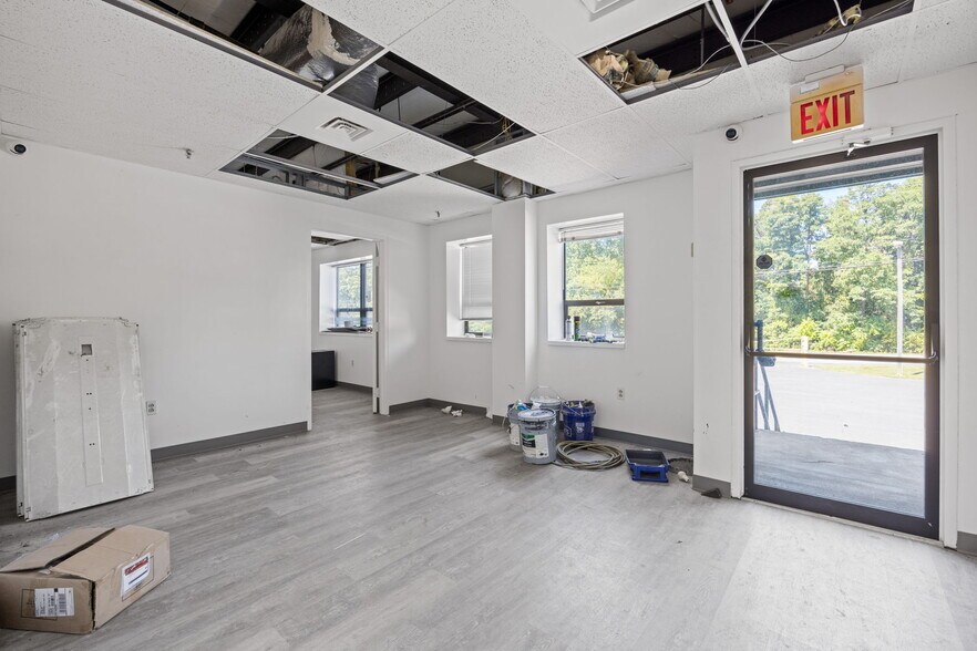 More Photos Of 2000 S Delphine Ave, Lyndhurst Warehouse For Lease