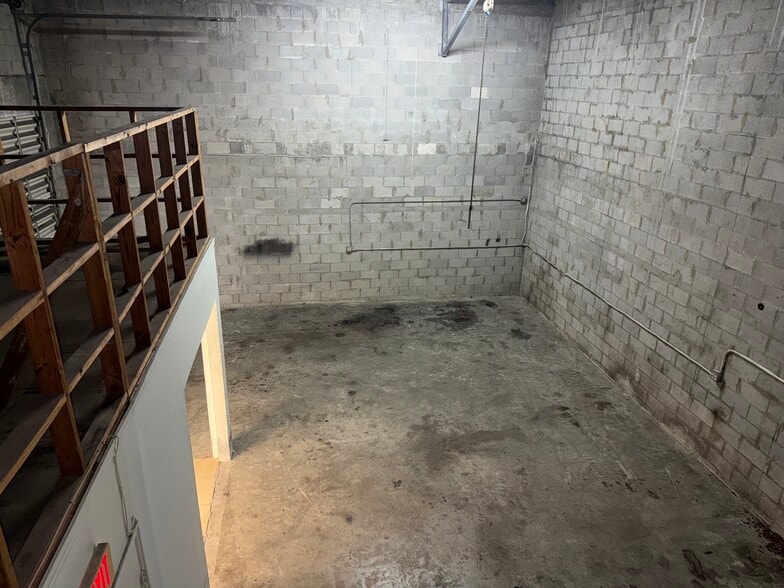 More Photos Of 2205 W 80th St, Hialeah Warehouse For Sale