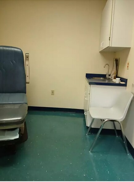 More Photos Of 30 Brigham St, New Bedford Medical For Lease