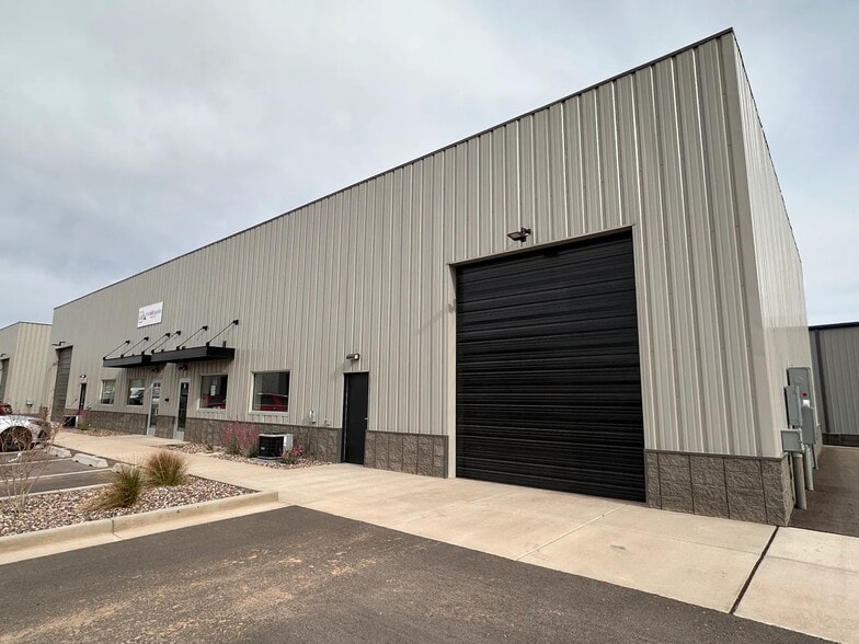 More Photos Of 563 S Commerce Dr, Hurricane Industrial For Lease