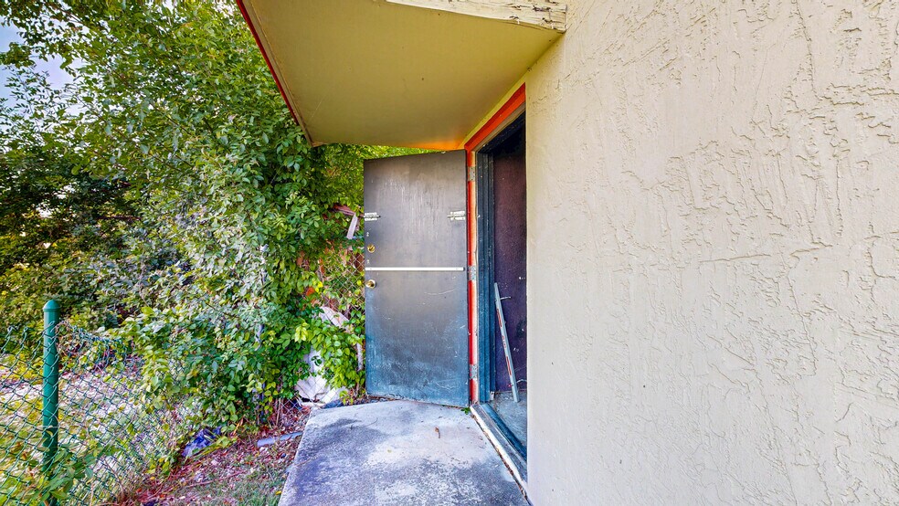 More Photos Of 27330 S Dixie Hwy, Homestead Storefront Retail Office For Sale