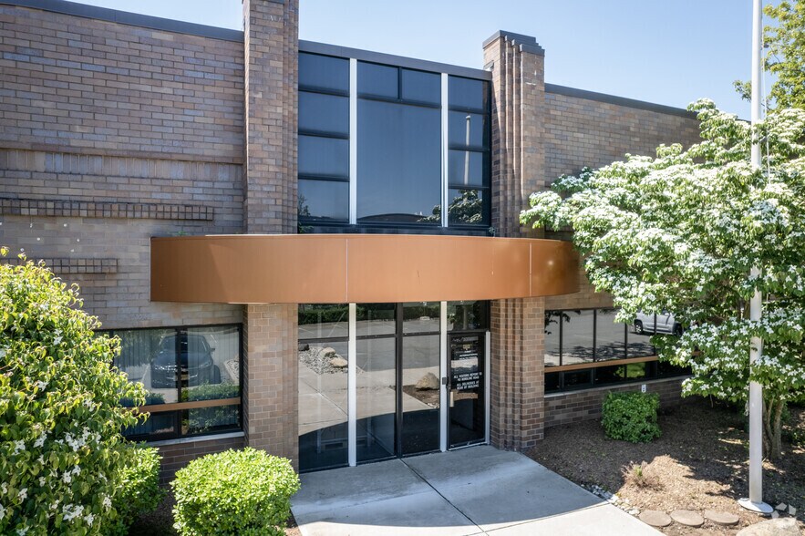 More Photos Of 90 Boroline Rd, Allendale Light Manufacturing For Lease